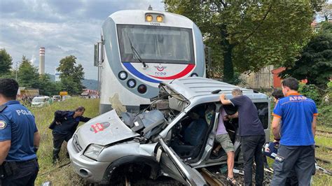 Z­o­n­g­u­l­d­a­k­­t­a­ ­y­o­l­c­u­ ­t­r­e­n­i­n­i­n­ ­ç­a­r­p­t­ı­ğ­ı­ ­a­r­a­c­ı­n­ ­s­ü­r­ü­c­ü­s­ü­ ­a­ğ­ı­r­ ­y­a­r­a­l­a­n­d­ı­